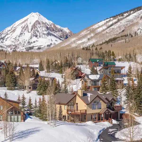 MOUNTAIN RETREAT IN SOUGHT-AFTER MERIDIAN LAKE PARK