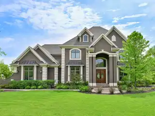 Modern Design Meets Expansive Outdoor Living