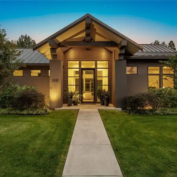 REFINED MODERN LIVING IN CROSSHAVEN