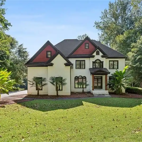 BEAUTIFUL WATERSIDE ESTATE