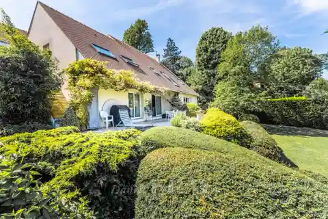 Spacious, Private Villa with Lush Landscaped Grounds
