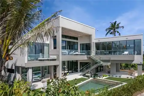 True Beachfront Masterpiece