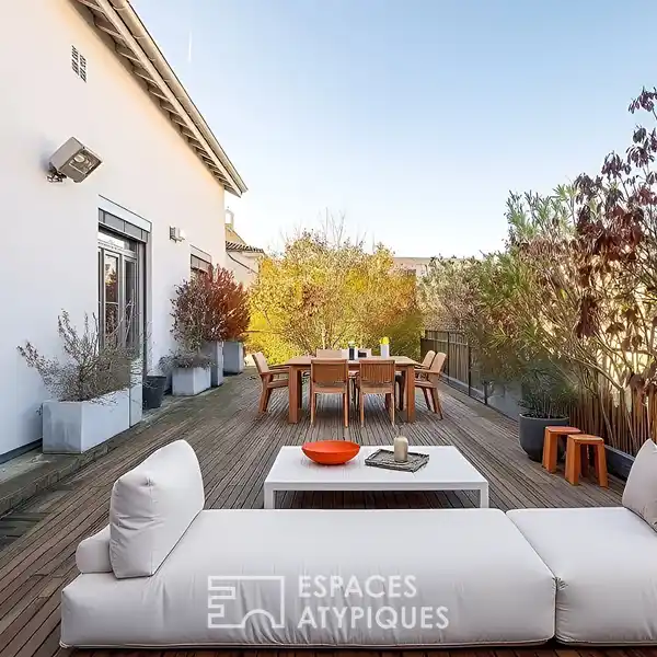 UNIQUE  INDUSTRIAL LOFT-STYLE TOWNHOUSE