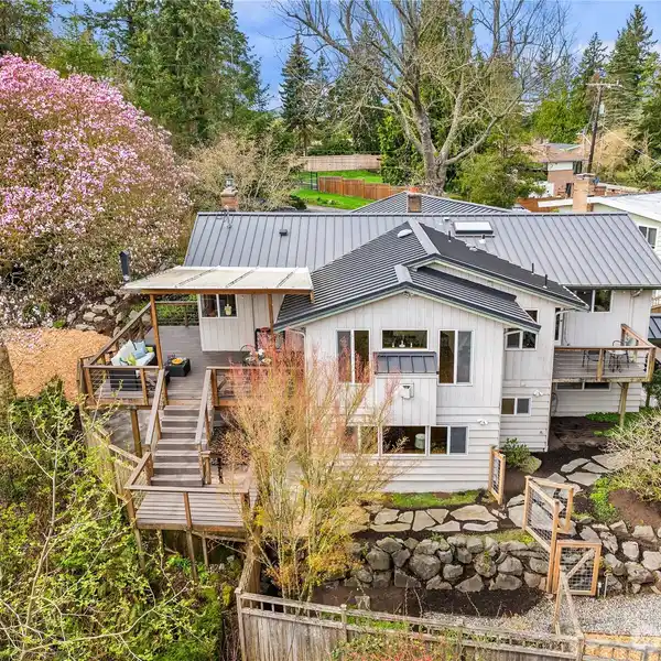 GORGEOUS HOME CLOSE TO SEAHURST PARK BEACH