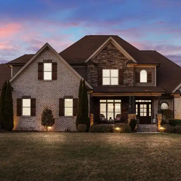 CUSTOM HOME IN HIGHLY DESIRABLE OAK RIDGE