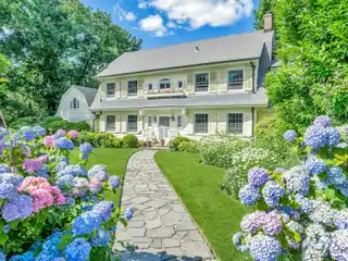 Enchanting Nantucket-Like Retreat