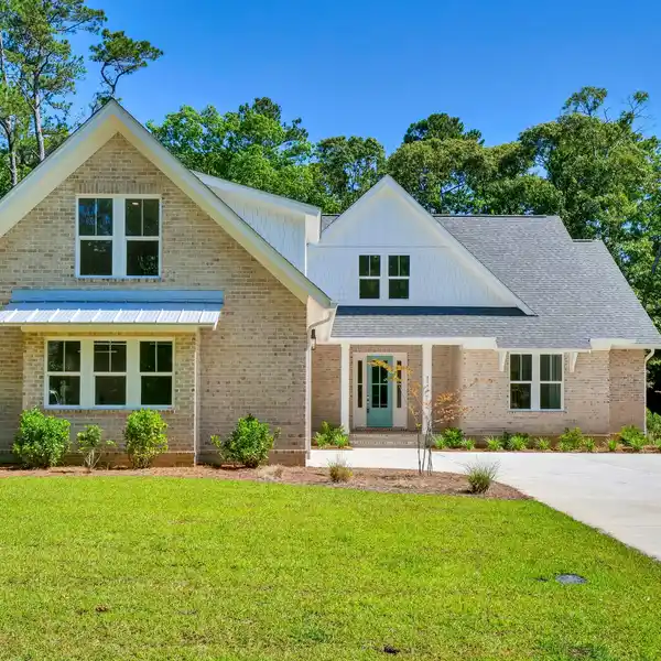 SUPERIOR CUSTOM HOME IN SOUGHT-AFTER FOREST CREEK