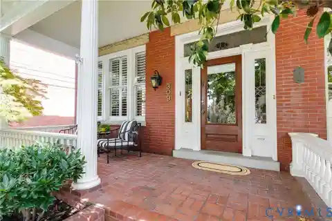 Wonderfully Renovated Classic Row Home