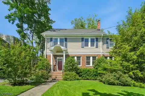 Beautifully Maintained Side Hall Colonial
