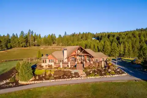 Exquisite Home in Cougar Gulch