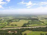 PROPIEDAD DE MÁS DE CIEN ACRES