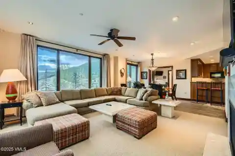 Ski-in Corner Luxury with Mountain Views