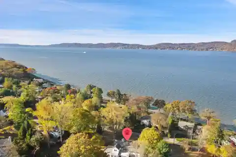 Serene Sanctuary Overlooking the Majestic Hudson