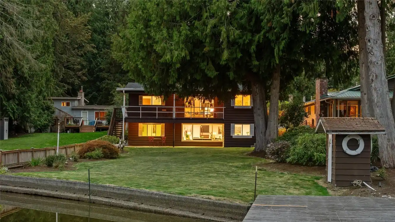 Charming Lakeside Home