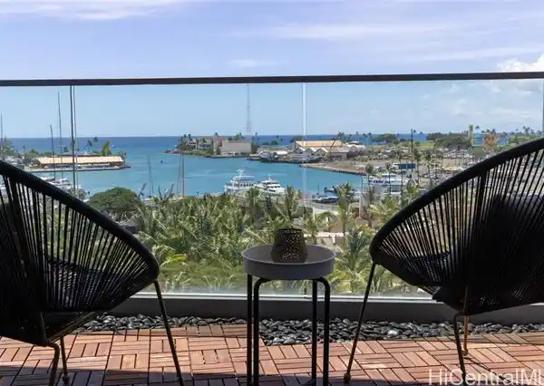 STYLISH ONE BEDROOM CONDO IN THE ICONIC KOULA TOWER