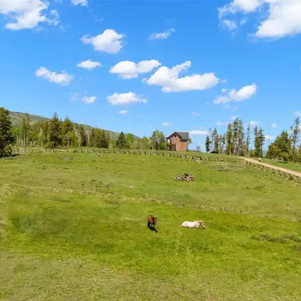 MODERN MOUNTAIN HOME ON 11 ACRES