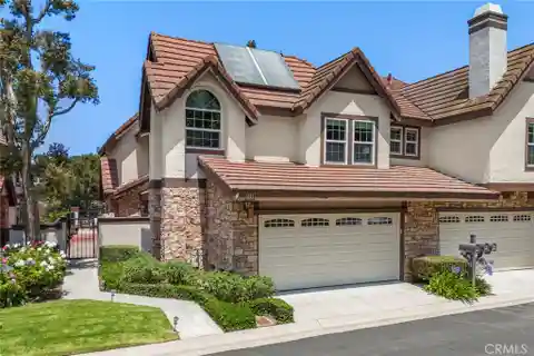 Newly Remodeled End-unit Townhome