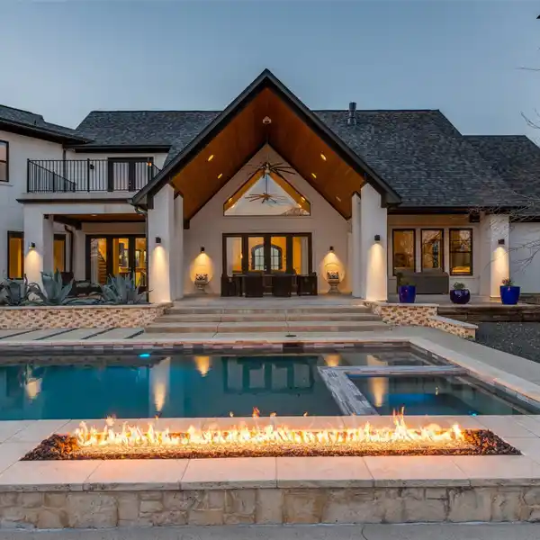 LUXURY RETREAT WITH PANORAMIC VIEWS OF LAKE LEWISVILLE