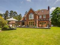 STUNNING AND CONTEMPORARY FOXCOTE HOUSE