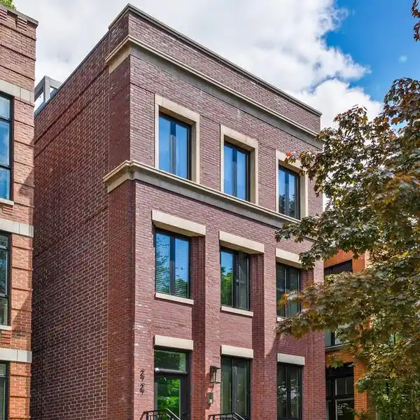 COMFORTABLE SINGLE-FAMILY HOME-DESIGNED FOR CONNECTION