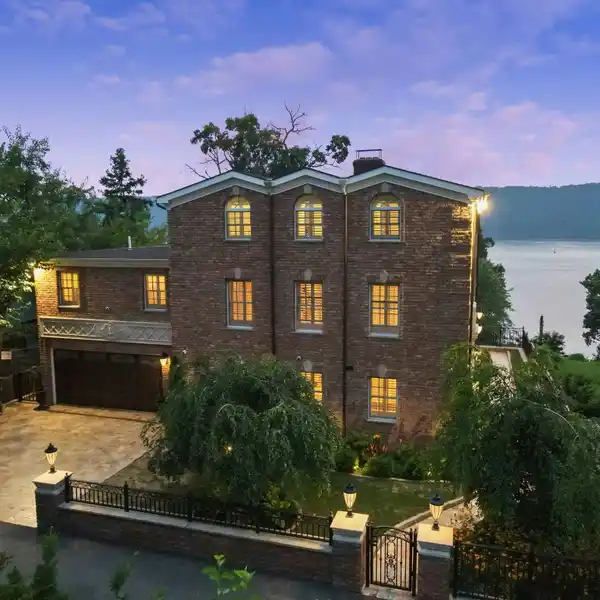 ONE-OF-A-KIND WATERFRONT OASIS
