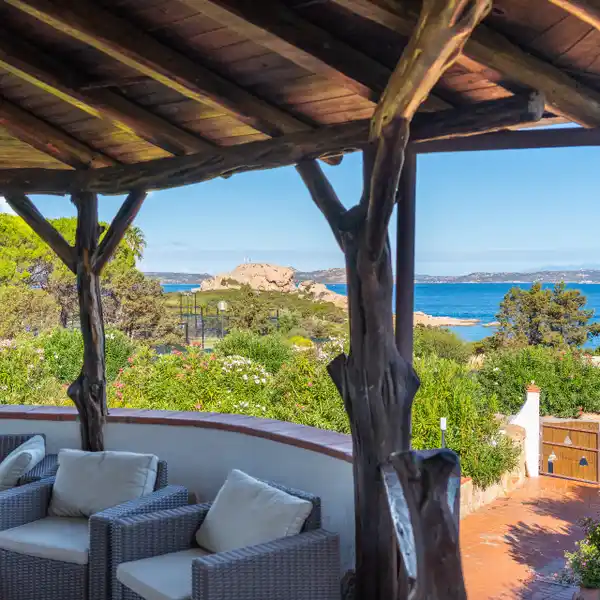 TIMELESS BEAUTY WITH SWEEPING VIEWS