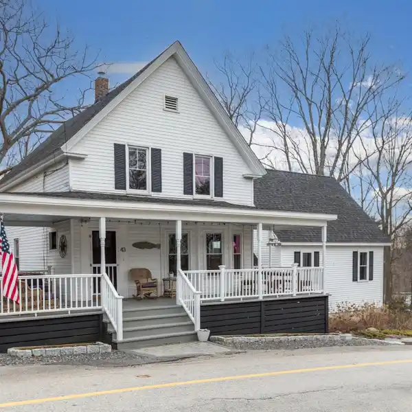 ABSOLUTELY CHARMING RENOVATED 3 BEDROOM