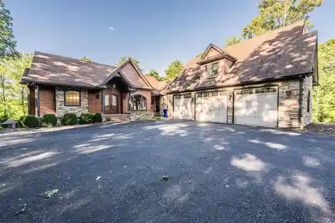 Beautiful Lake House with Incredible Views