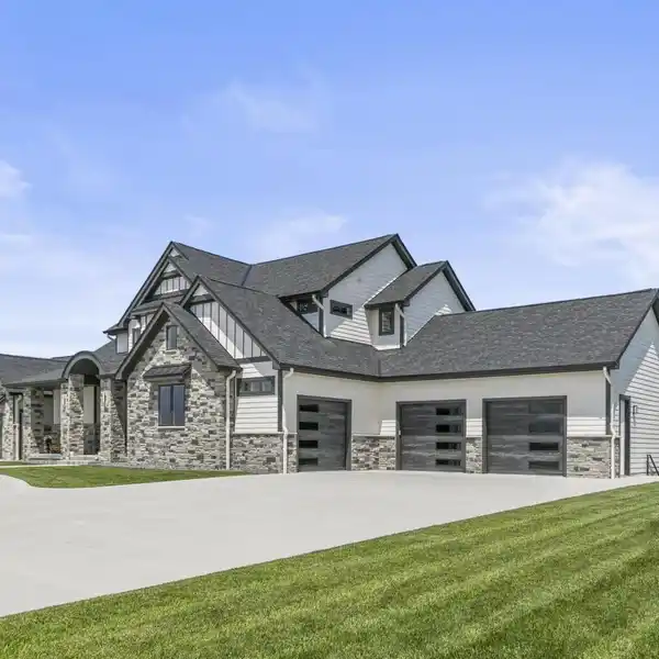 PARADISE NESTLED ON EXPANSIVE LOT