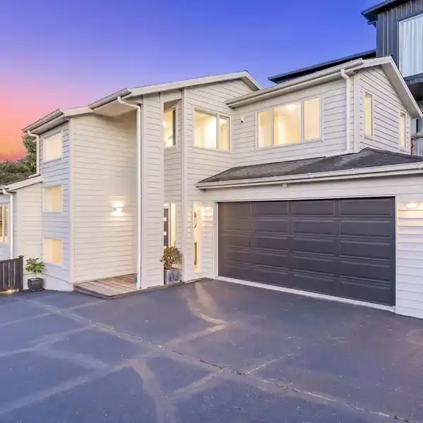 MODERN SOPHISTICATION WITH FLEXIBLE FAMILY LIVING