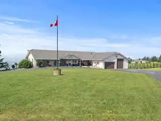 Exquisite Country Living Property