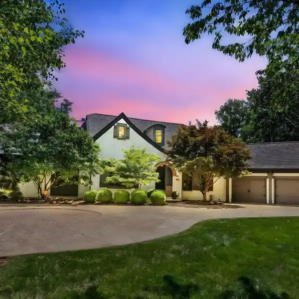ONE-OF-A-KIND ESTATE ON THE OLENTANGY RIVER