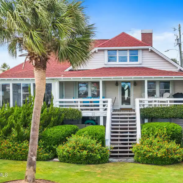 PRIVATE SOUND FRONT RETREAT