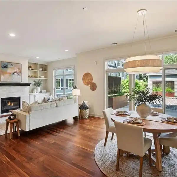LUXURY CONDOMINIUM IN THE LANDING
