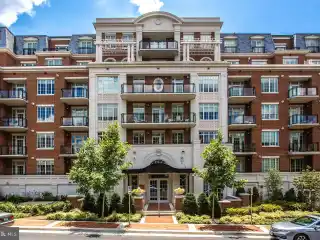 Luxe Living in Mclean's Vibrant Signet Condominiums