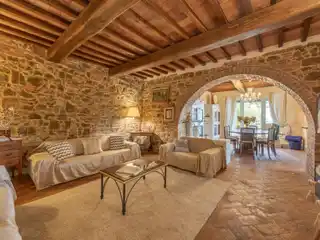 Charming Farmhouse in a Picturesque Setting