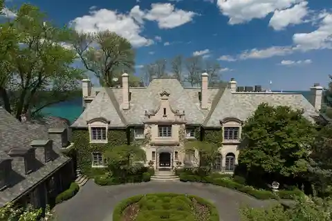 Windsor House - an Iconic Lakefront Estate