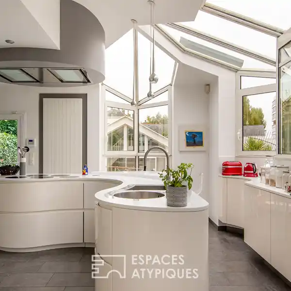AUTHENTIC ARCHITECTURE WITH A CONTEMPORARY INTERIOR