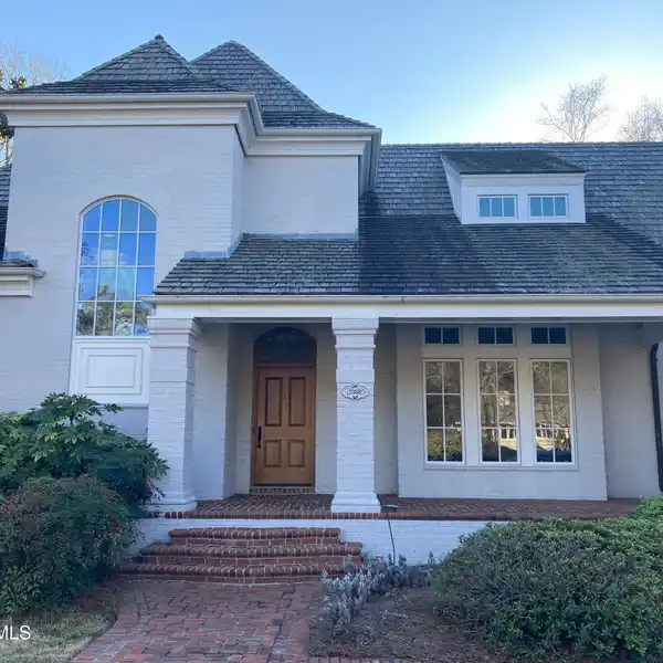 CLASSIC HOME IN LANDFALL