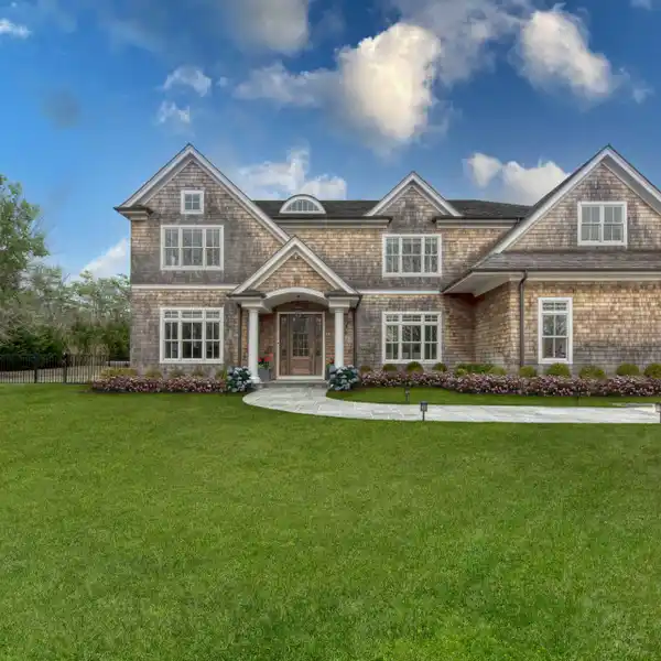 PRISTINE EIGHT BEDROOM RENTAL RESIDENCE