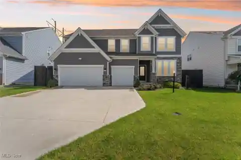 Show-Stopping Columbia Station Estate