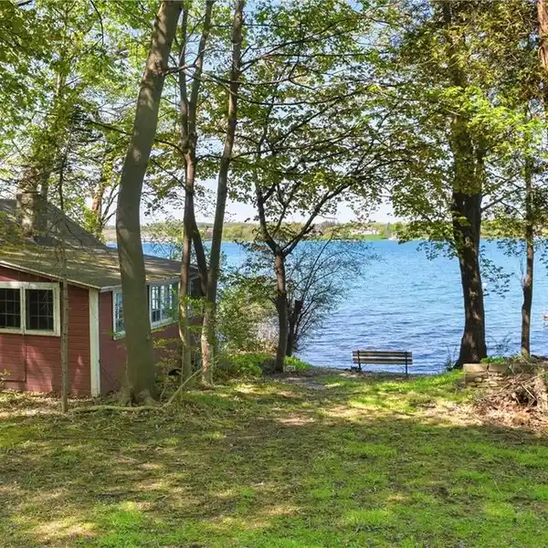 REMARKABLE 2.5-ACRE FAMILY ESTATE