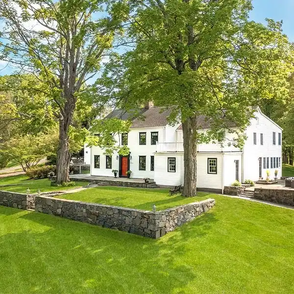 LOVELY 1700S ESTATE FOR RENT
