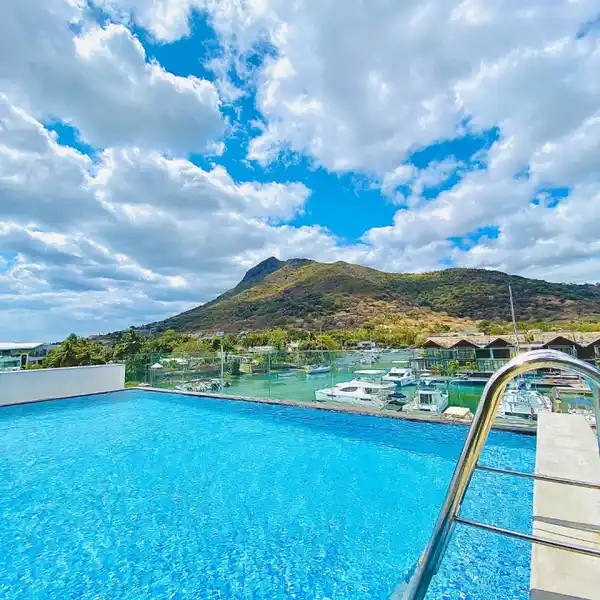 STUNNING THREE-FLOOR VILLA WITH ROOF TERRACE