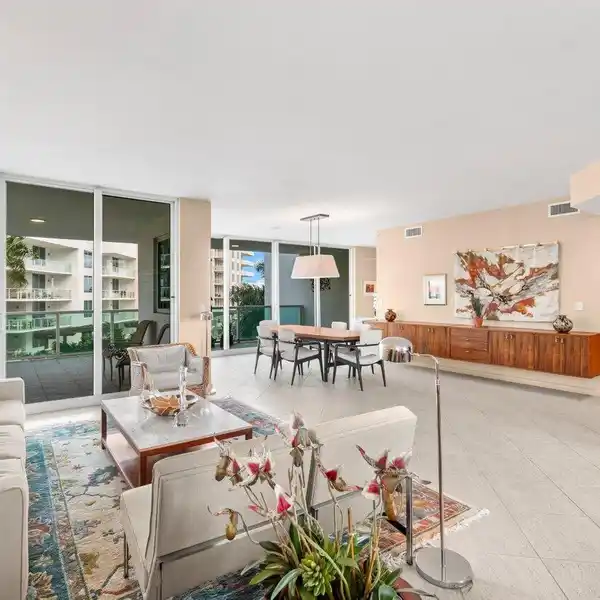 SPACIOUS OPEN CONDO