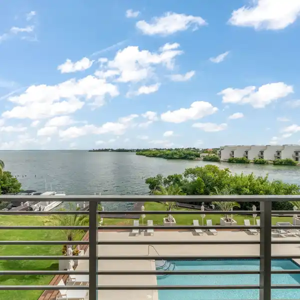EXQUISITE OCEANFRONT TOWNHOME