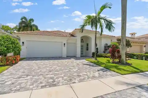 Beautiful Courtyard Home with Guest House
