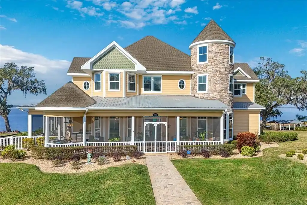 Exclusive Lakeside Estate on the Harris Chain of Lakes