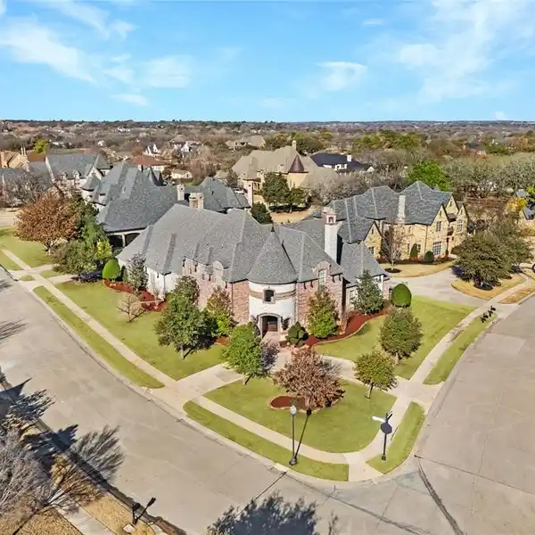 EXQUISITE RESIDENCE IN THE GATED CASTLETON MANOR OF COLLEYVILLE