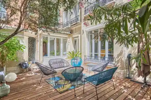 House-Like Feel in the Heart of Paris